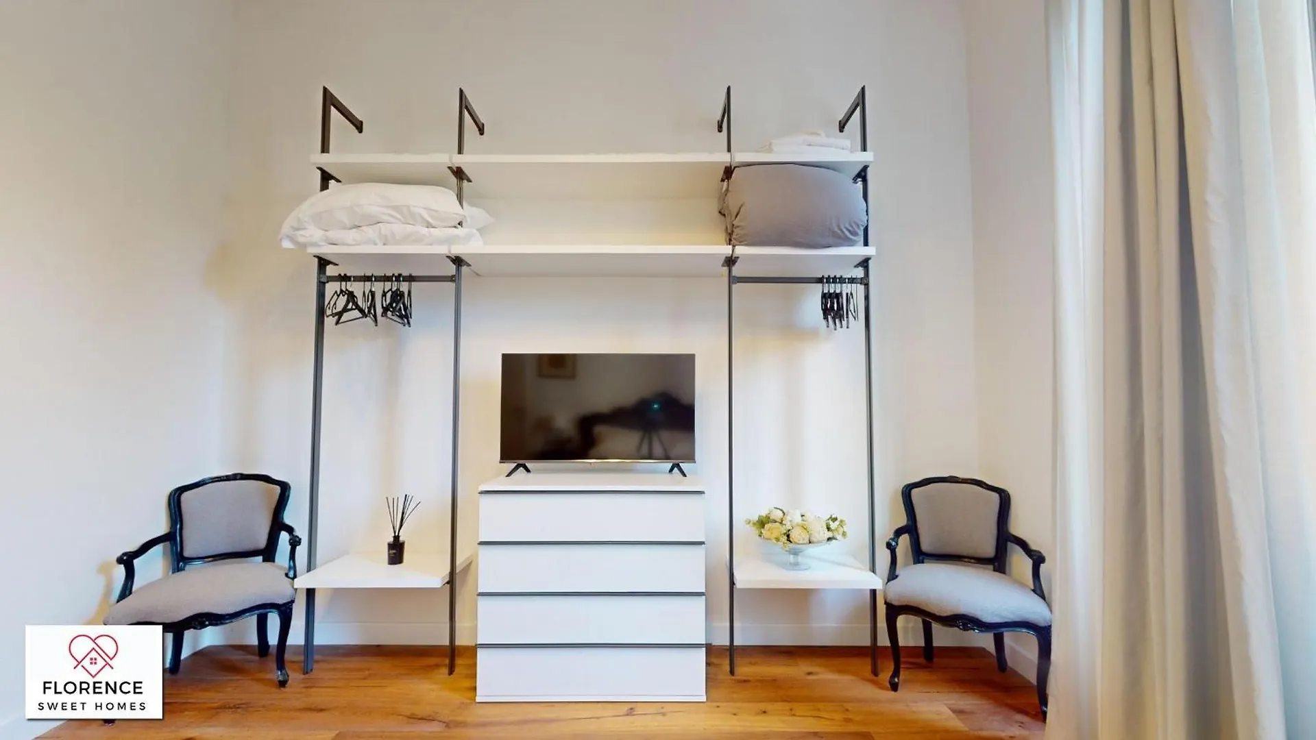 Central Rail Apartment By Florence Sweet Homes