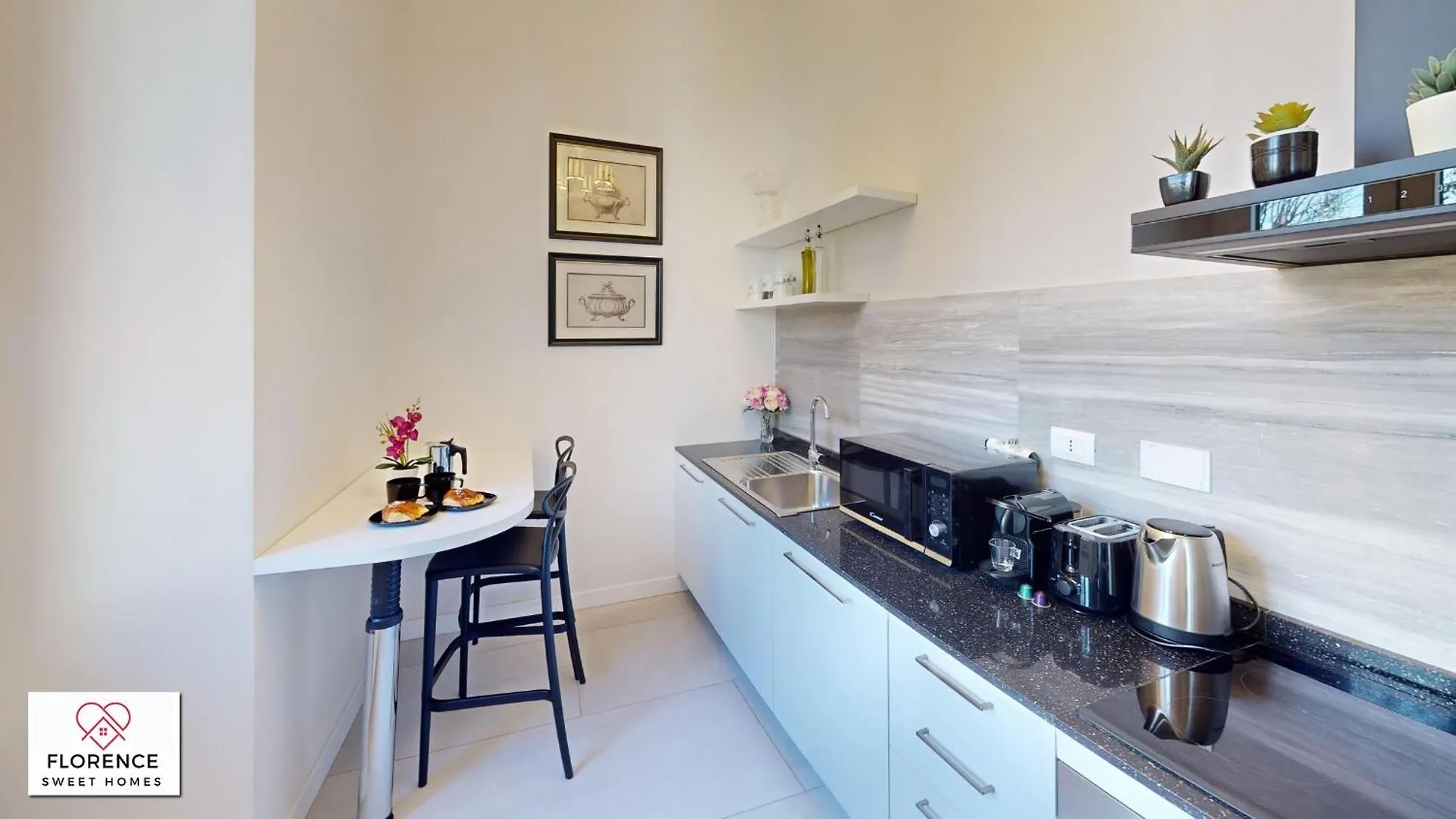 Central Rail Apartment By Florence Sweet Homes