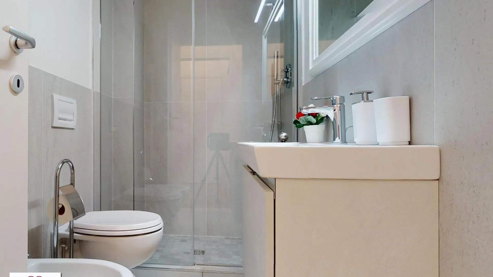 Central Rail Apartment By Florence Sweet Homes