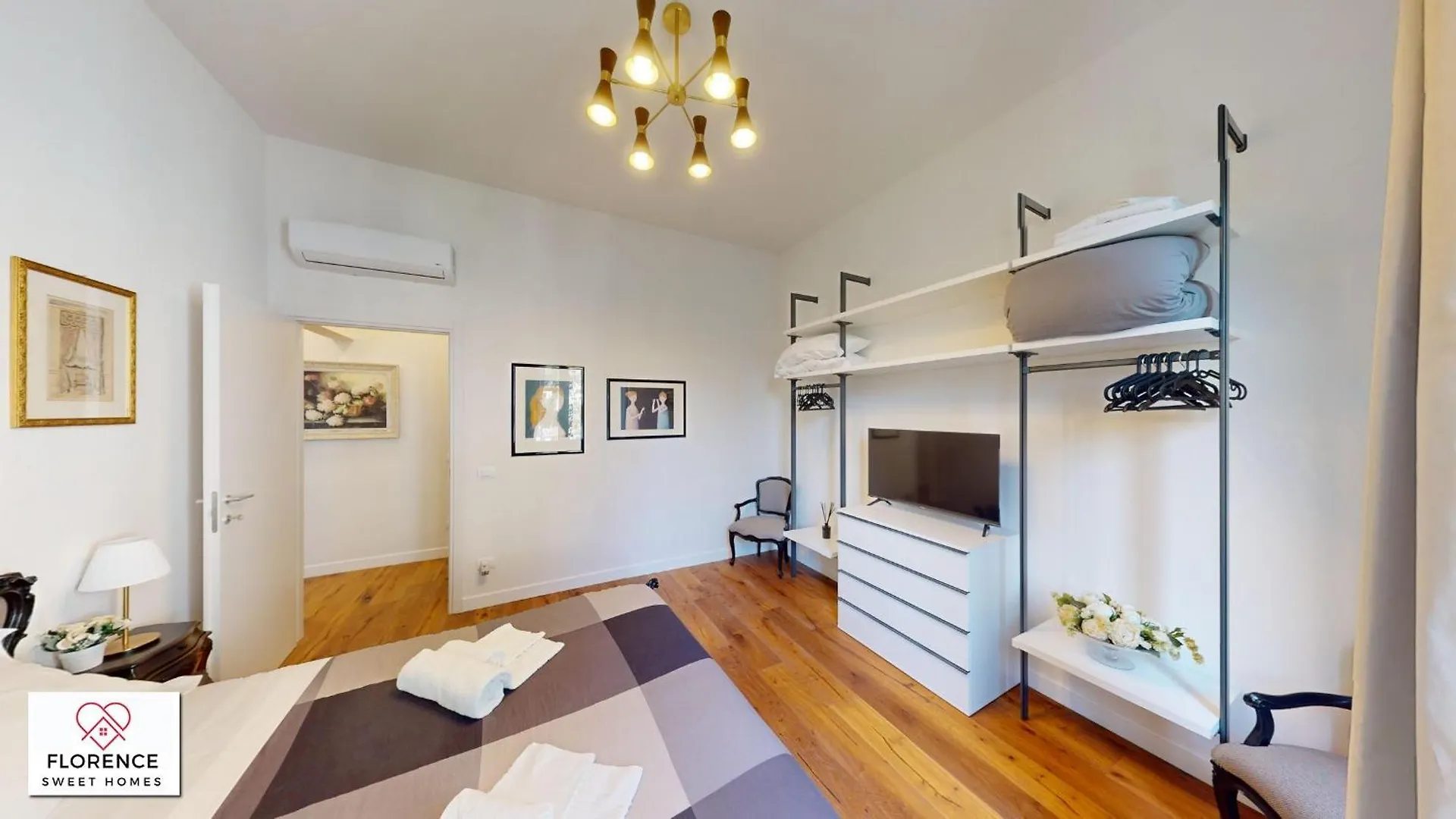 Central Rail Apartment By Florence Sweet Homes 0*,  Italy